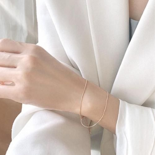 14K ロアン スネーク レイヤード 2連チェーン ブレスレット 細身のスネークチェーンで華奢な手元を演出 シンプル&モダンな雰囲気 長さ調整可能で快適フィット
