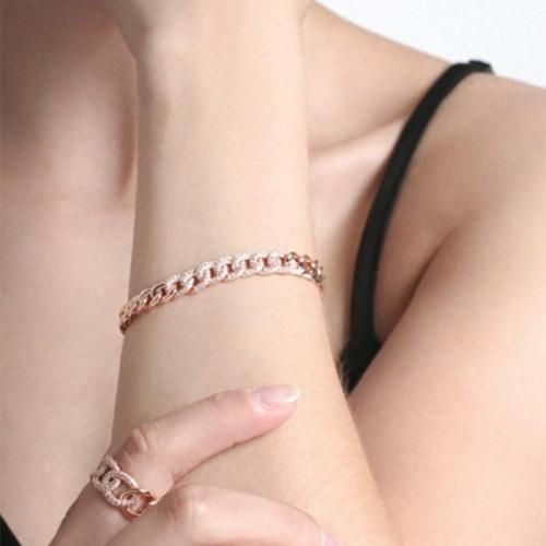 14K トリオンフ チェーン ブレスレット 高級感のあるボールドカーブチェーンにきらめくパヴェセッティングで手元に華やかさをプラス コーデのアクセントに