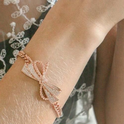 14K パテ リボン ブレスレット 女性らしい大きなリボンモチーフ 立体的でユニークなディテール パーティーや特別な日に最適なデザイン