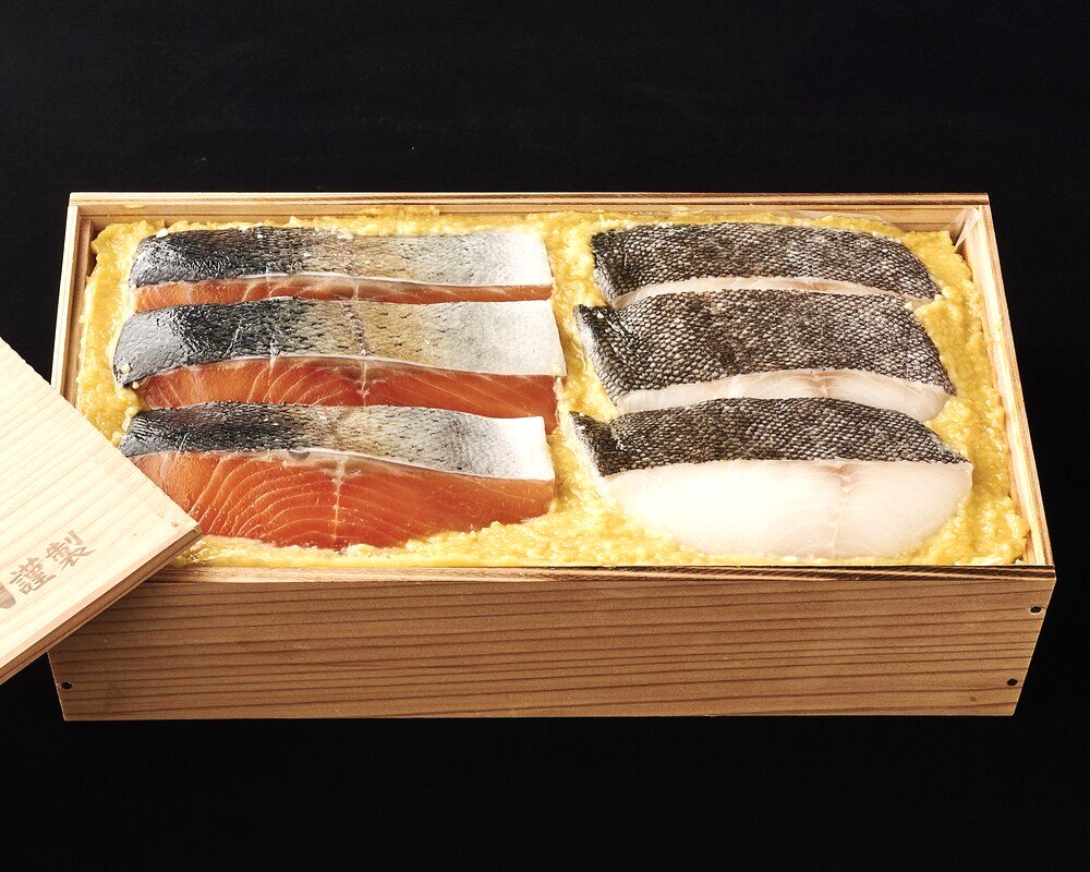 西京味噌で漬け込んだ美味しい魚の味わい　お届け桐箱付き　すき焼・しゃぶしゃぶなら銀座らん月　銀だら・銀鮭味噌漬　各4切