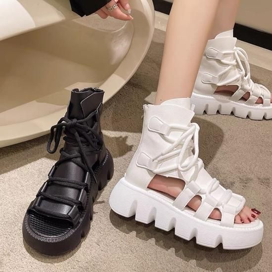 ゆう　サンダル２個 いま履きたいサンダル｜WOMEN｜UA SUMMER 2025 「この夏を