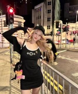 ○ホワイト×ピンクCROSSパーカー - ワンホンファッション・中国
