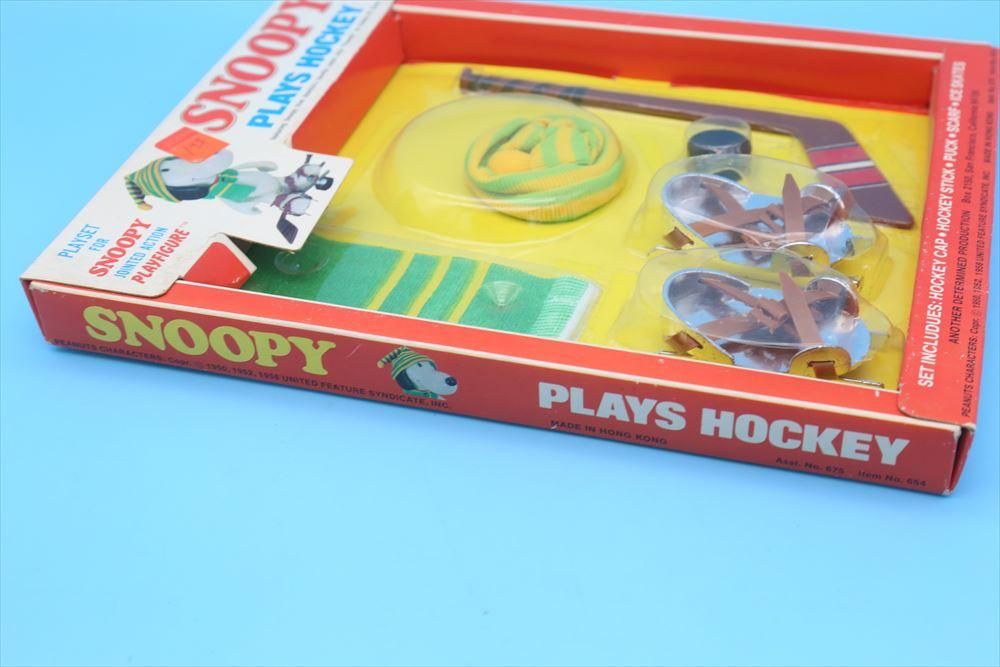 70s Determined SNOOPY Action Doll Outfits/PLAYS HOCKEY