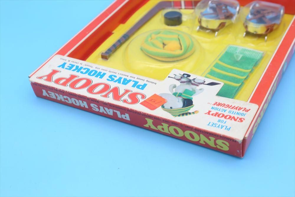 70s Determined SNOOPY Action Doll Outfits/PLAYS HOCKEY
